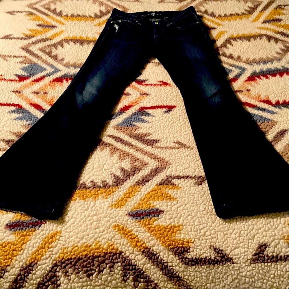 Beautiful Ladies SEVEN 7 Jeans